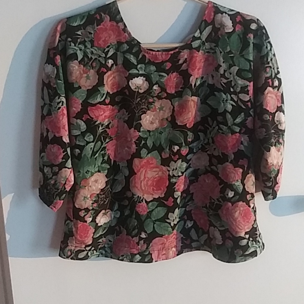 Floral print blouse